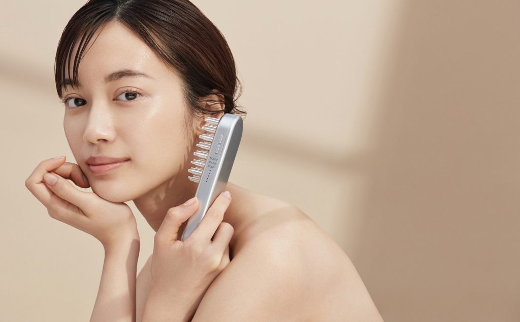 甲斐まりか SALONIA EMS LIFT BRUSH ビジュアル＆ムービー – TALENTS